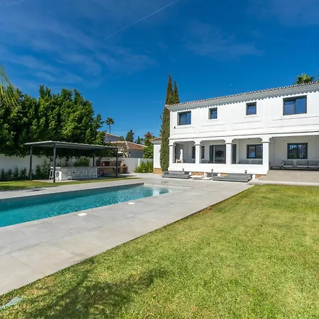 Newly Renovated 6 Bdrm Grand W Pool And Views Marbella