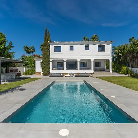 Newly Renovated 6 Bdrm Grand W Pool And Views Marbella