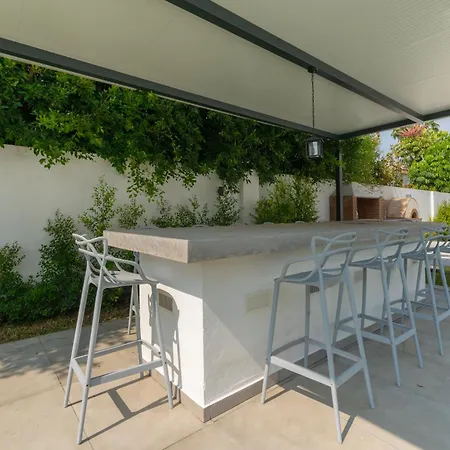 Apartment Newly Renovated 6 Bdrm Grand W Pool And Views Marbella