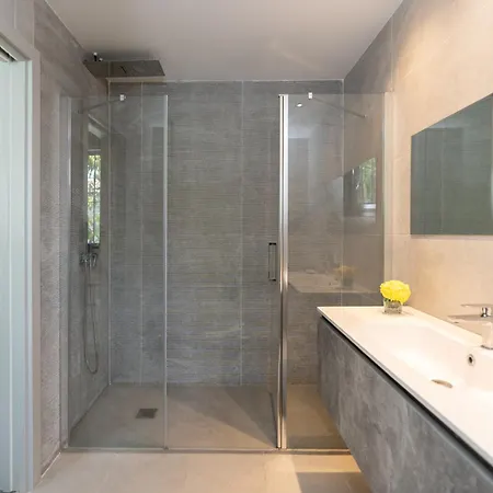Newly Renovated 6 Bdrm Grand W Pool And Views Marbella