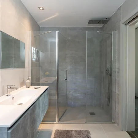 Newly Renovated 6 Bdrm Grand W Pool And Views Apartment Marbella