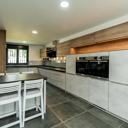 Newly Renovated 6 Bdrm Grand W Pool And Views * Marbella