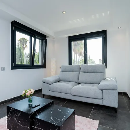 Apartment Newly Renovated 6 Bdrm Grand W Pool And Views
