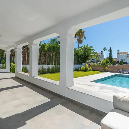 Newly Renovated 6 Bdrm Grand W Pool And Views