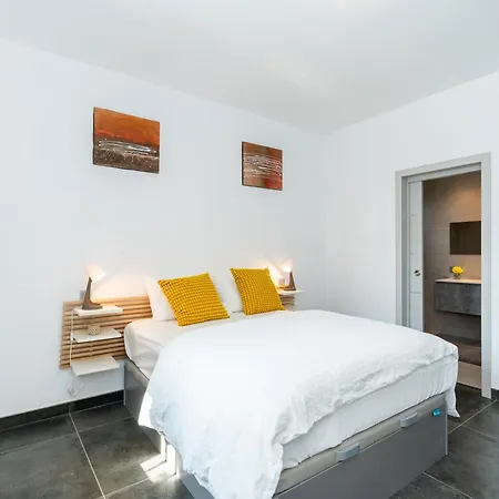 Newly Renovated 6 Bdrm Grand W Pool And Views Marbella