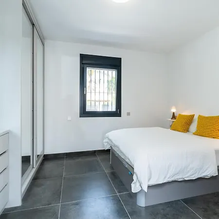 Apartment Newly Renovated 6 Bdrm Grand W Pool And Views